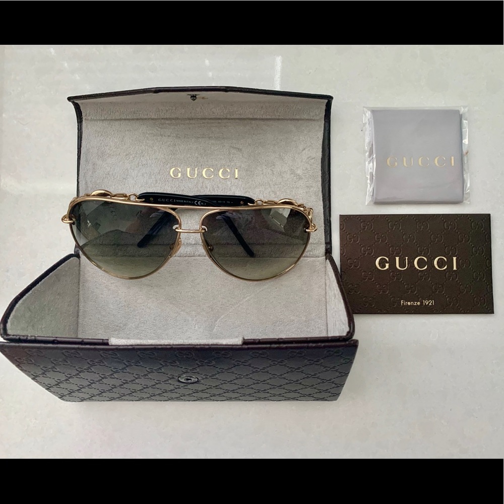 GUCCI women’s sunglasses (with case)